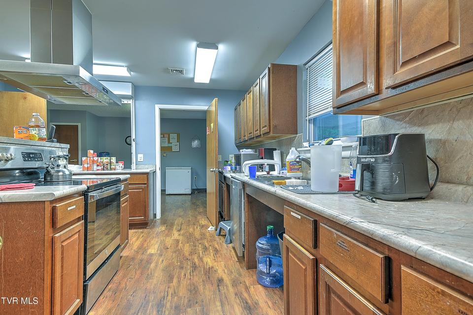 Photo #24: 1800 Mountain View Avenue