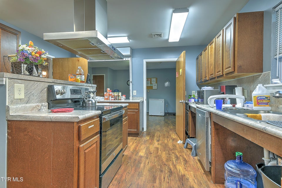 Photo #25: 1800 Mountain View Avenue