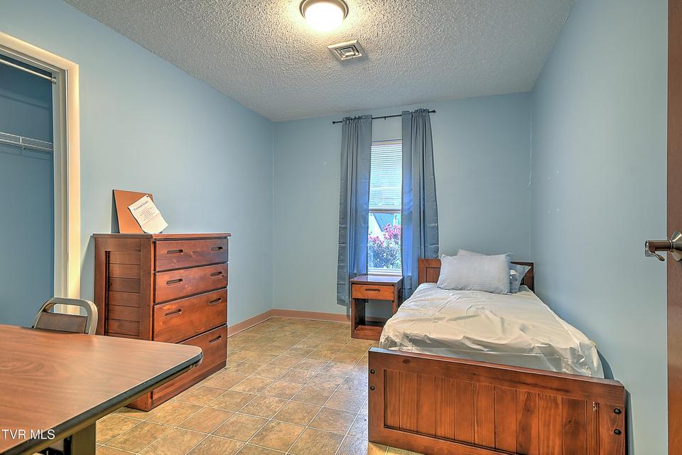 Photo #28: 1800 Mountain View Avenue