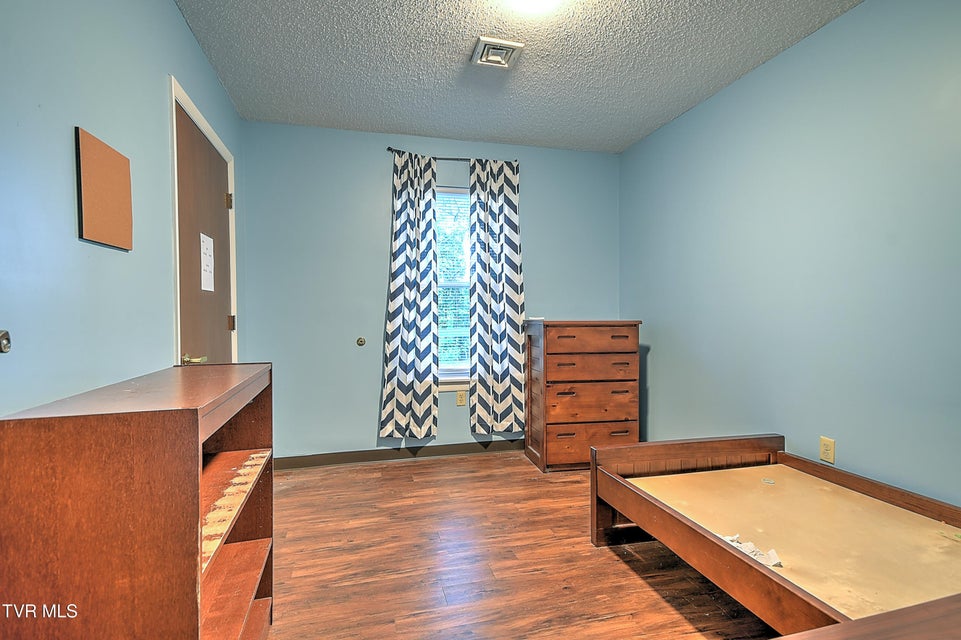 Photo #32: 1800 Mountain View Avenue