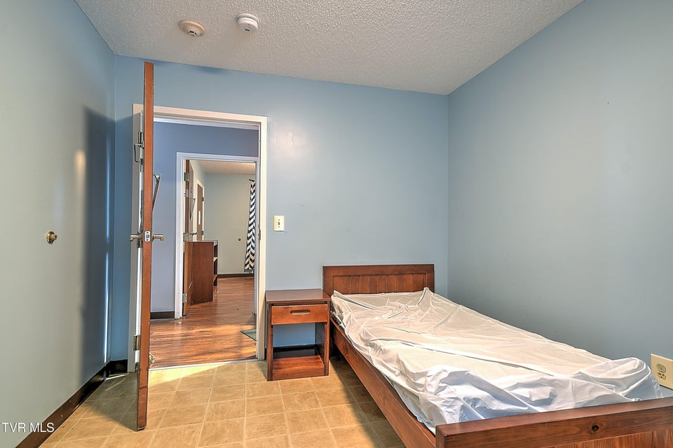 Photo #35: 1800 Mountain View Avenue