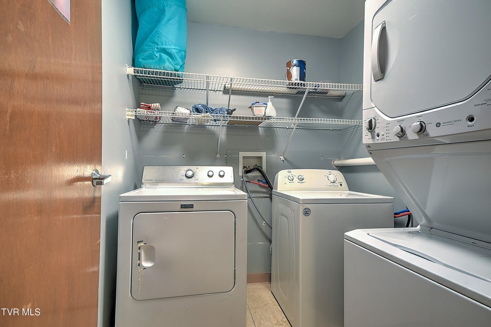 Photo #37: 1800 Mountain View Avenue