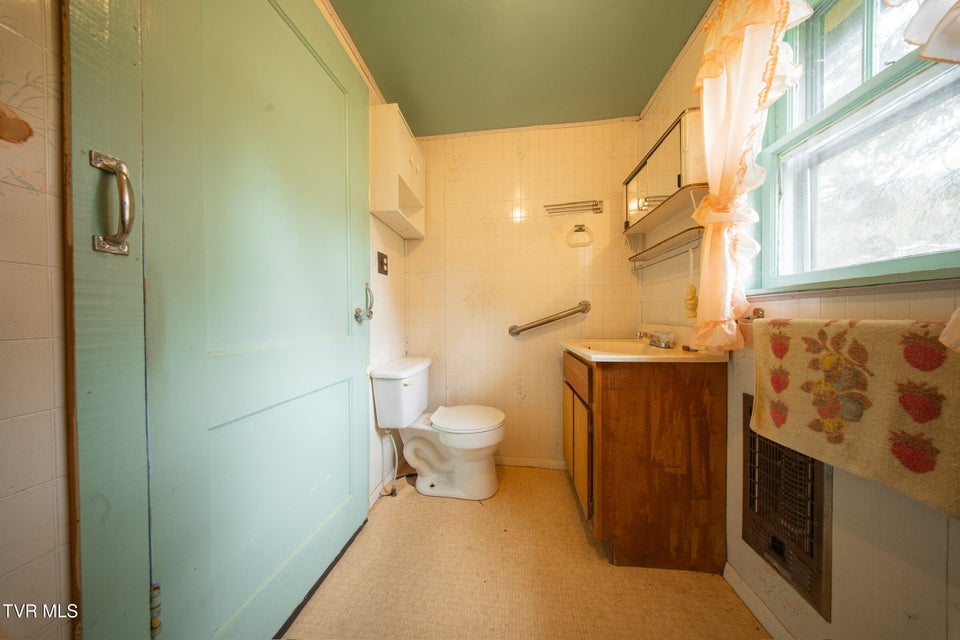 Photo #20: 427 Cove Creek Road