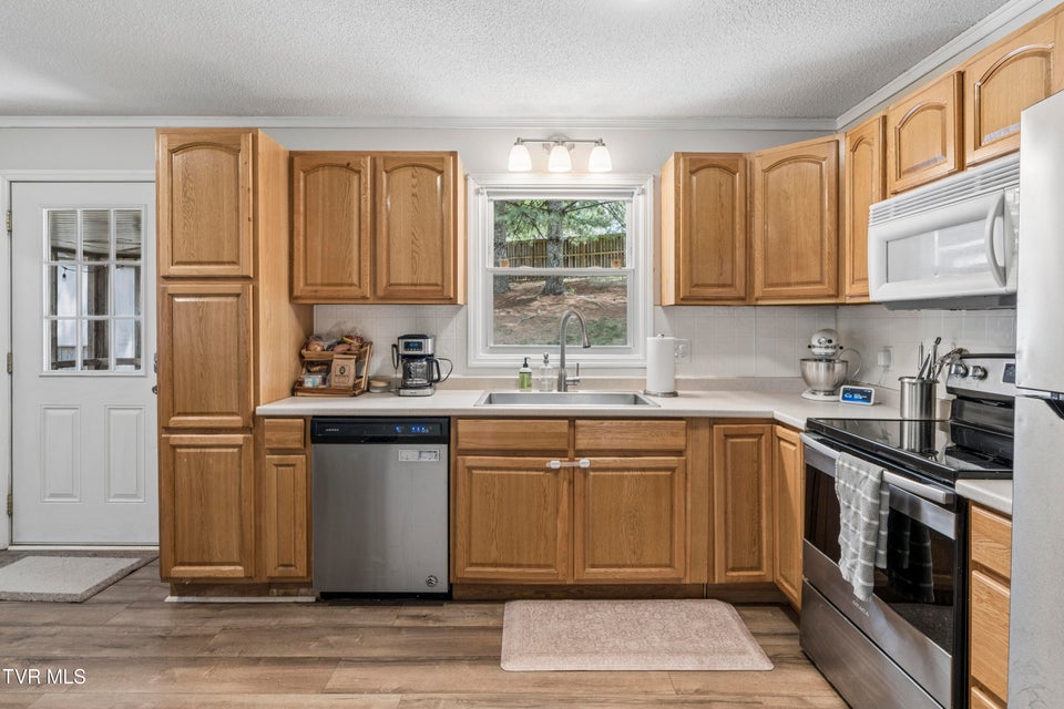 Photo #8: 1100 Skyline Drive