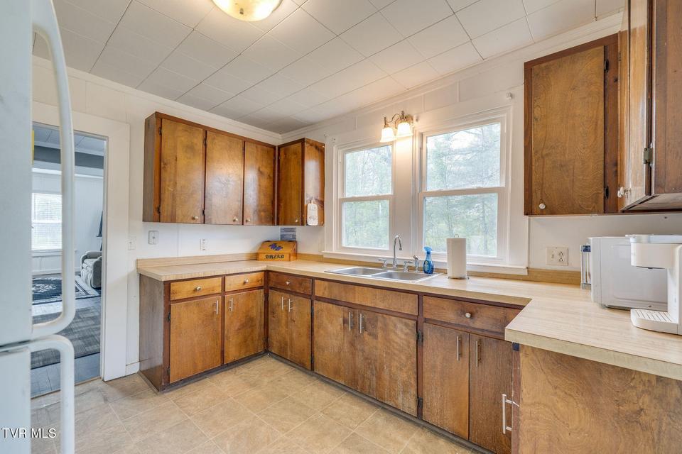 Photo #11: 225 Washington College Station