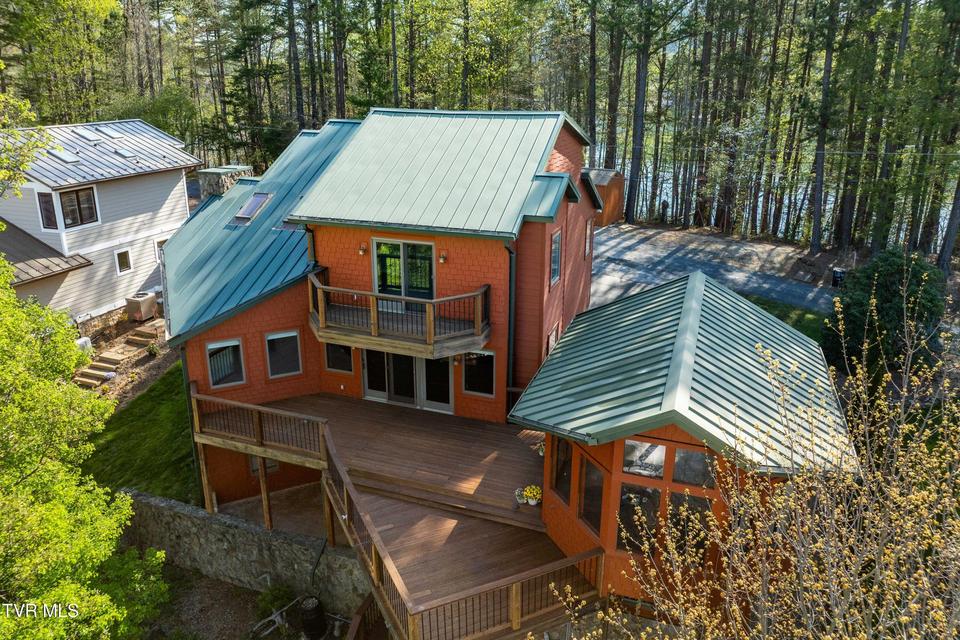 Photo #2: 134 Summer Hill Private Drive