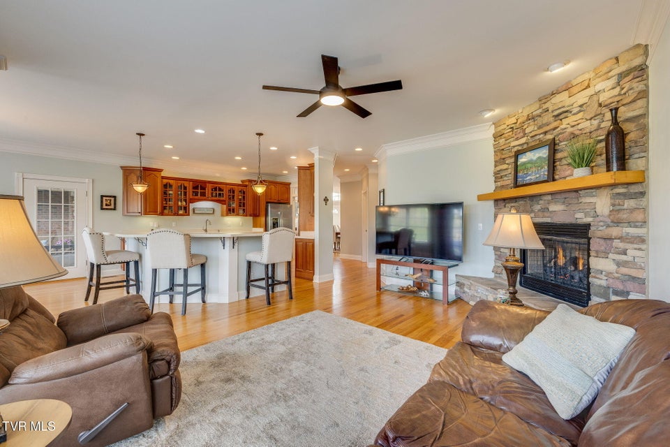 Photo #19: 1 Honeysuckle Court