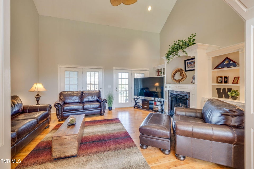 Photo #29: 1 Honeysuckle Court