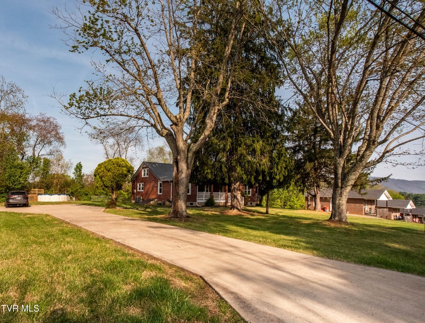 Photo #38: 218 Messick Avenue