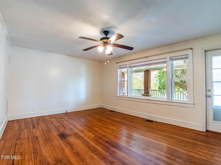 Photo #18: 218 Messick Avenue