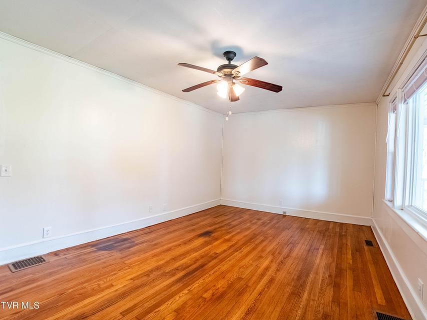 Photo #17: 218 Messick Avenue