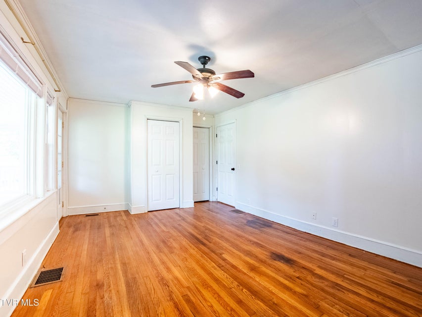 Photo #19: 218 Messick Avenue