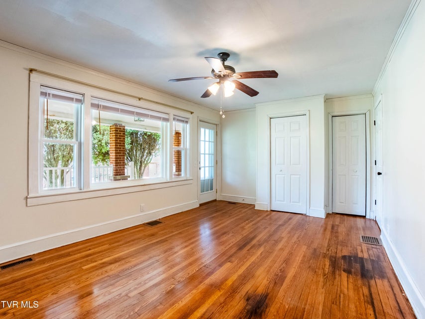 Photo #20: 218 Messick Avenue