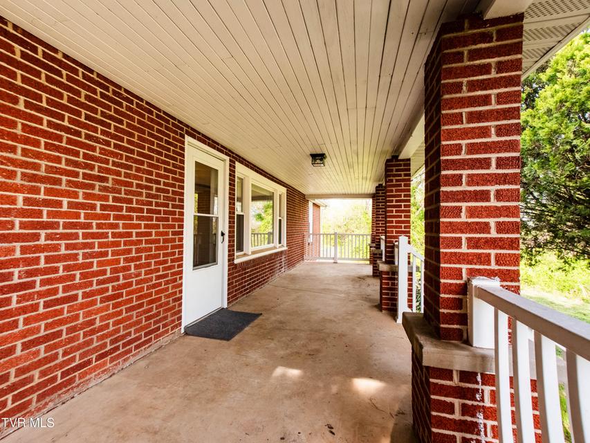 Photo #21: 218 Messick Avenue