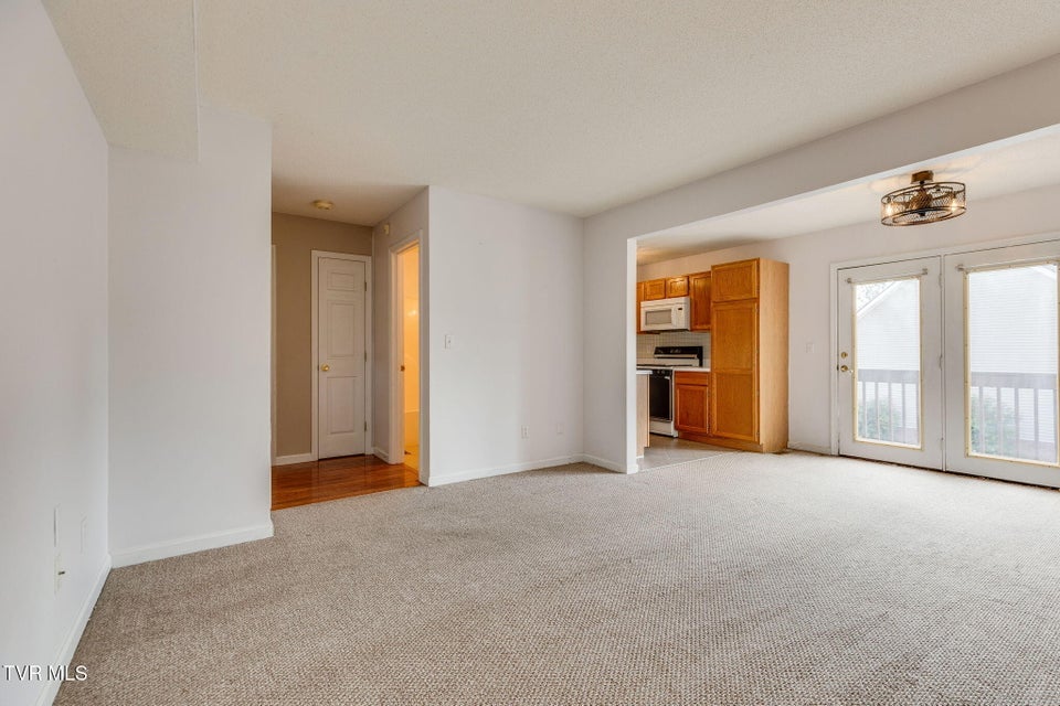 Photo #4: 206 Cambridgeshire Court