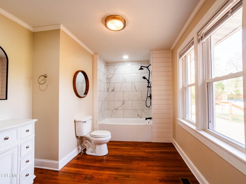 Photo #26: 218 Messick Avenue