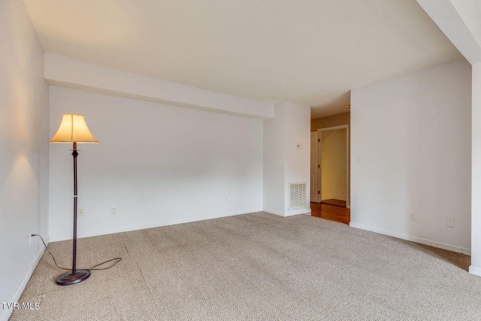 Photo #5: 206 Cambridgeshire Court