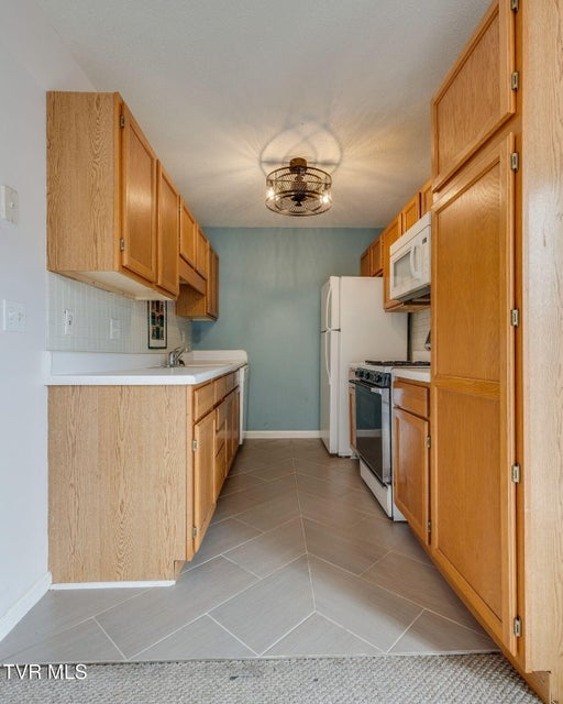 Photo #8: 206 Cambridgeshire Court