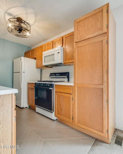 Photo #9: 206 Cambridgeshire Court