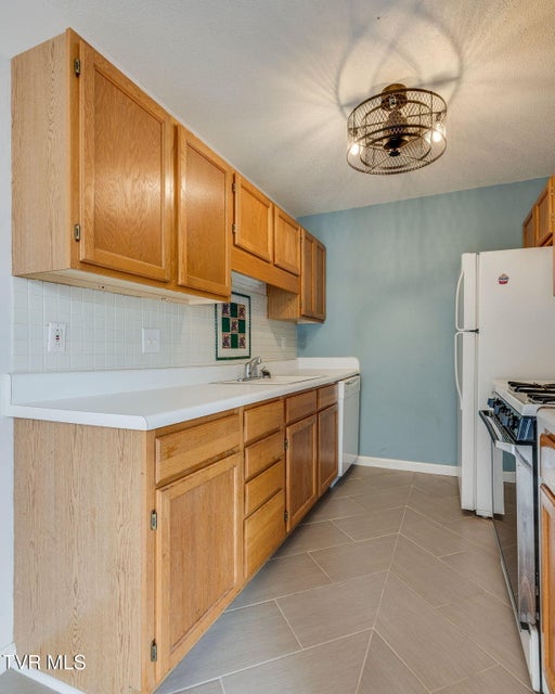 Photo #10: 206 Cambridgeshire Court