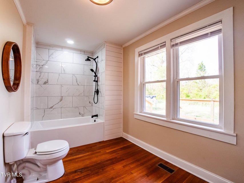 Photo #27: 218 Messick Avenue