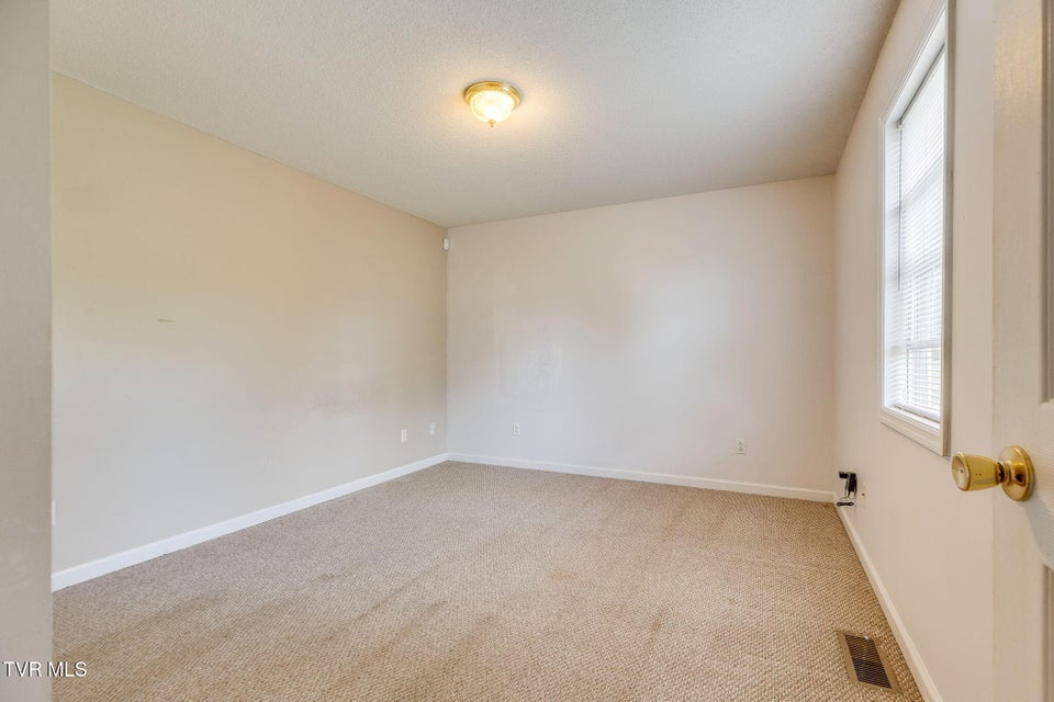 Photo #13: 206 Cambridgeshire Court