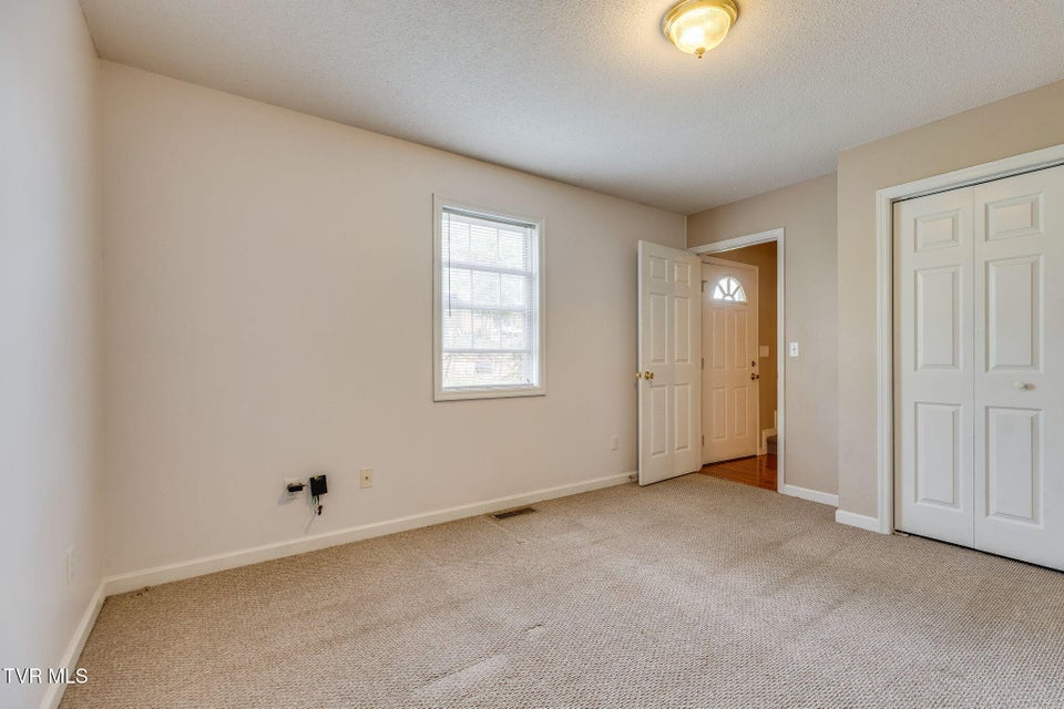 Photo #15: 206 Cambridgeshire Court