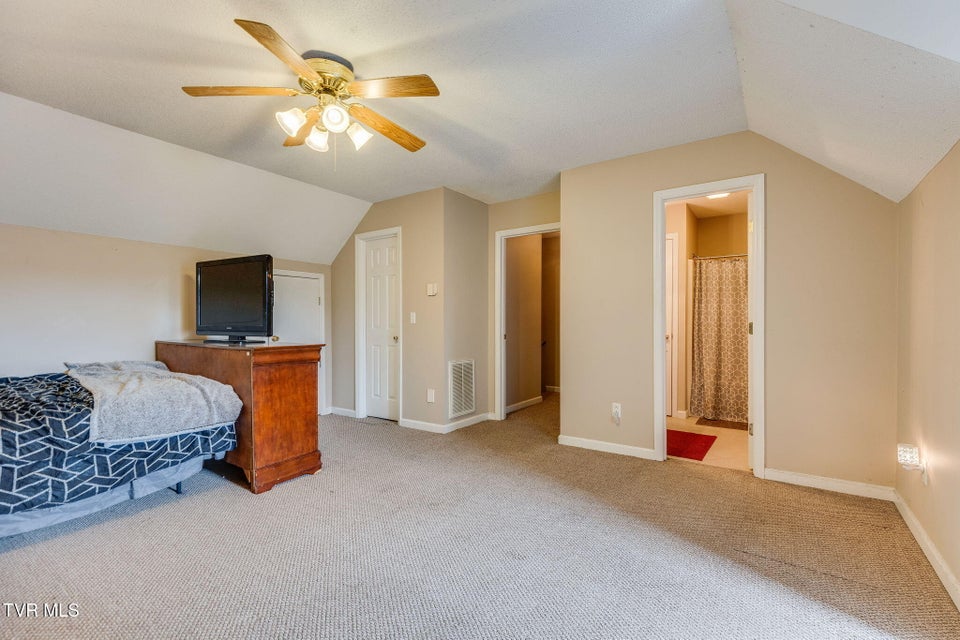 Photo #17: 206 Cambridgeshire Court