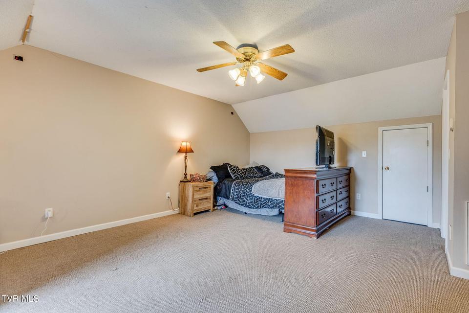 Photo #18: 206 Cambridgeshire Court