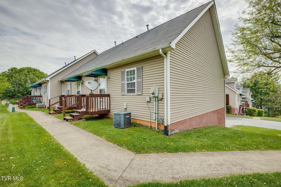 Photo #22: 206 Cambridgeshire Court