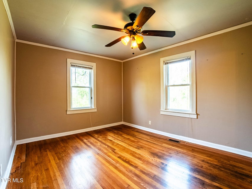 Photo #29: 218 Messick Avenue