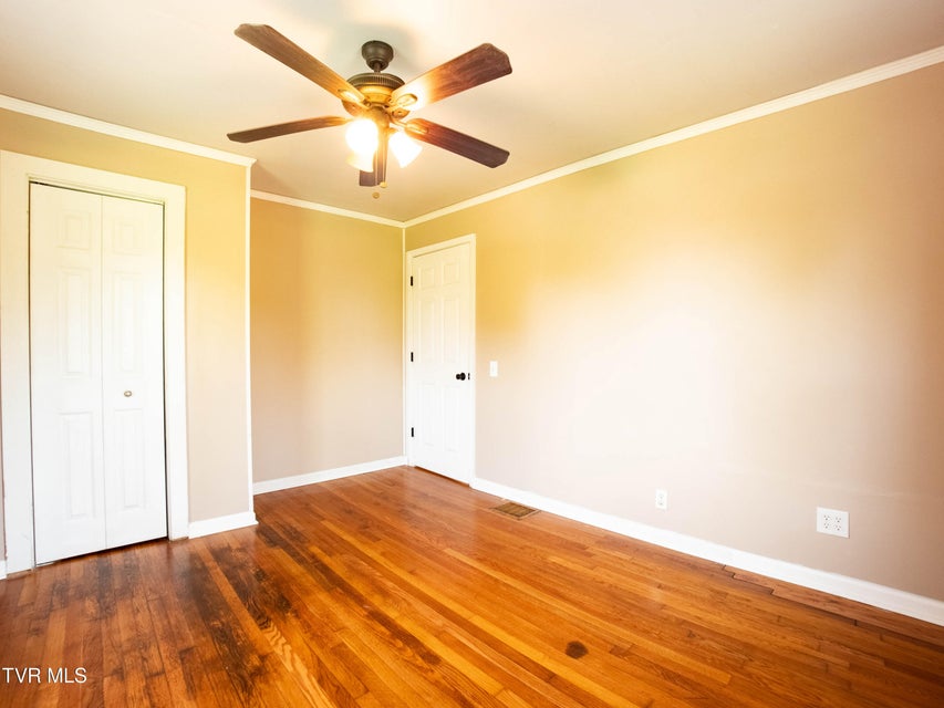 Photo #32: 218 Messick Avenue