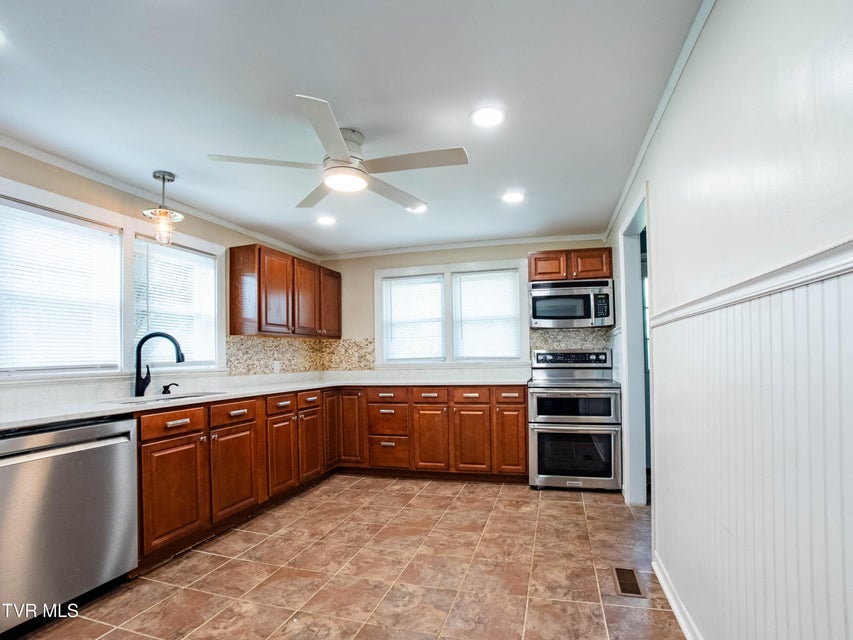 Photo #11: 218 Messick Avenue