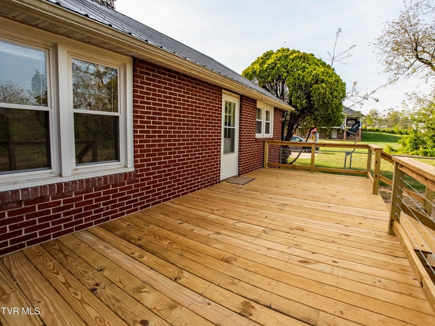 Photo #34: 218 Messick Avenue