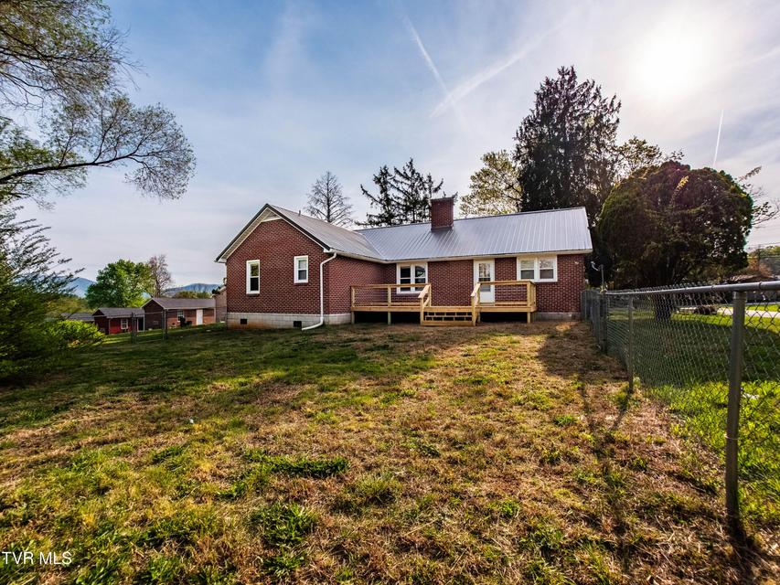 Photo #37: 218 Messick Avenue