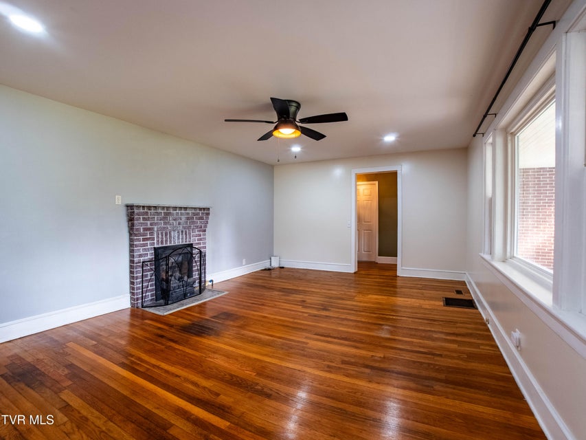 Photo #5: 218 Messick Avenue