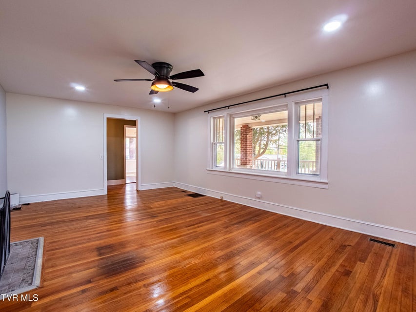 Photo #4: 218 Messick Avenue