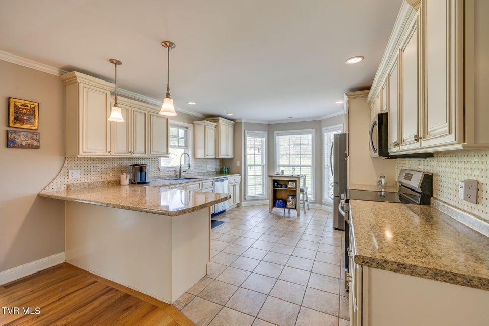 Photo #16: 1062 Caprice Street