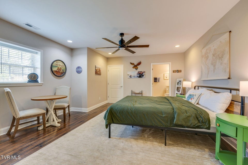 Photo #32: 1062 Caprice Street