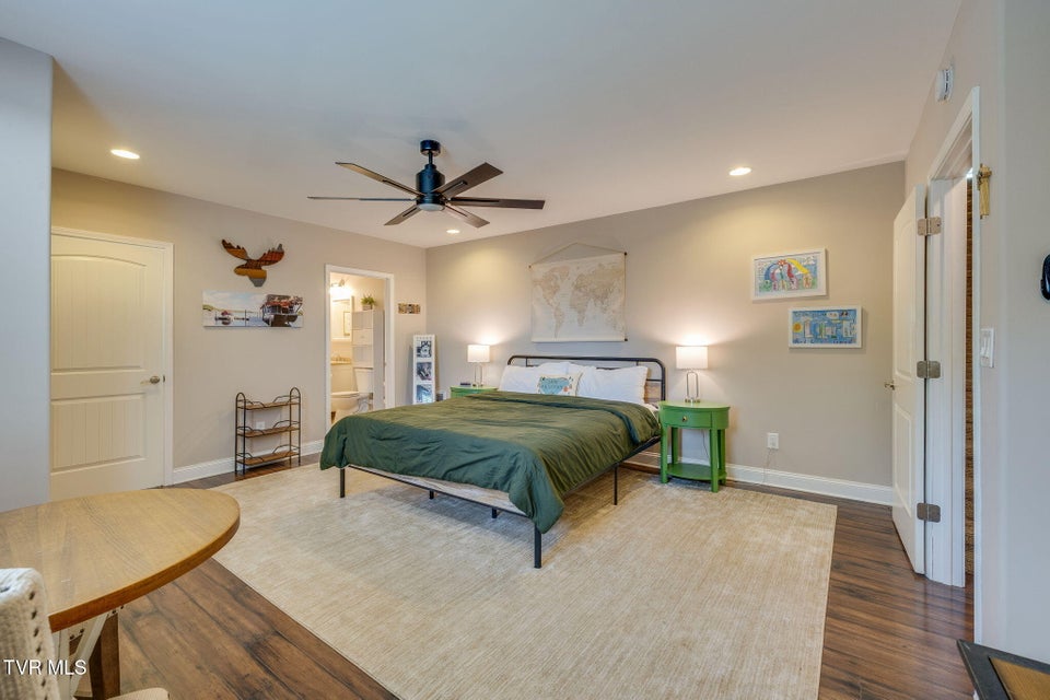 Photo #33: 1062 Caprice Street