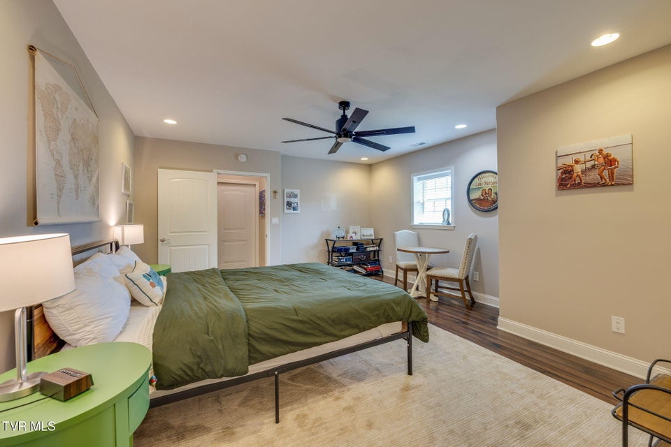 Photo #34: 1062 Caprice Street