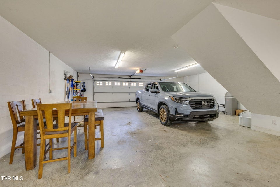 Photo #38: 1062 Caprice Street