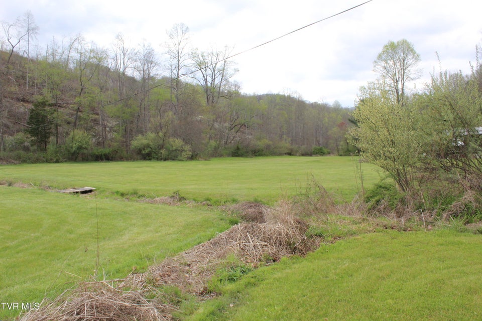 Photo #15: 4598 4550 Reeds Creek Road