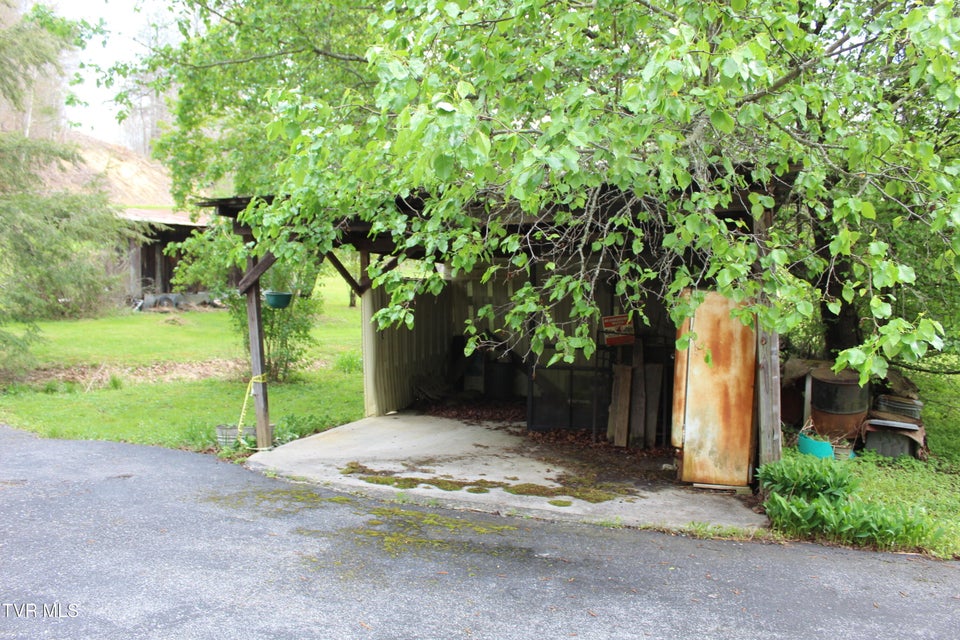 Photo #27: 4598 4550 Reeds Creek Road