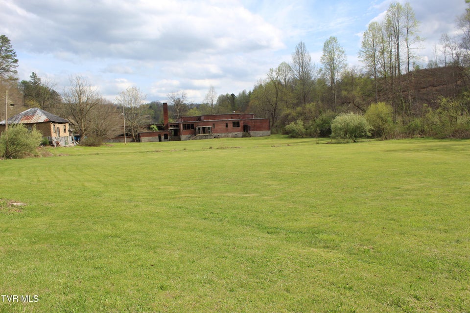 Photo #33: 4598 4550 Reeds Creek Road