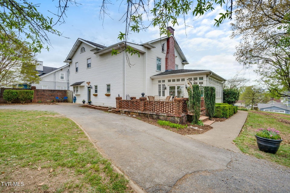 Photo #47: 207 Lynwood Street