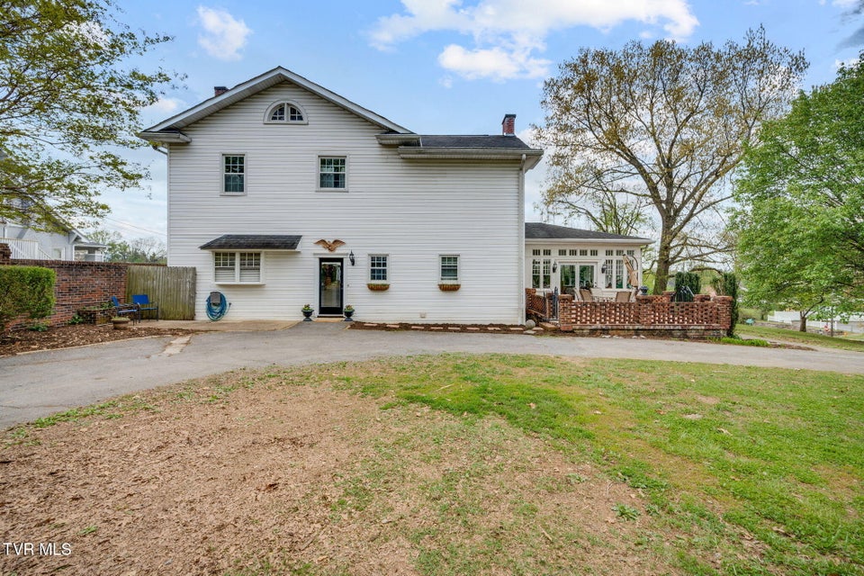 Photo #48: 207 Lynwood Street