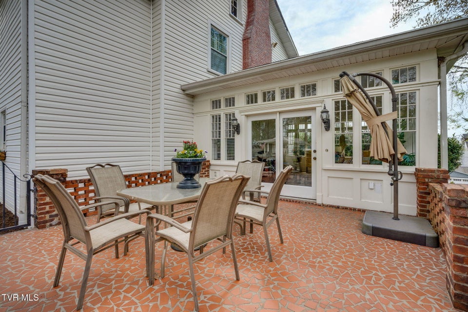 Photo #49: 207 Lynwood Street