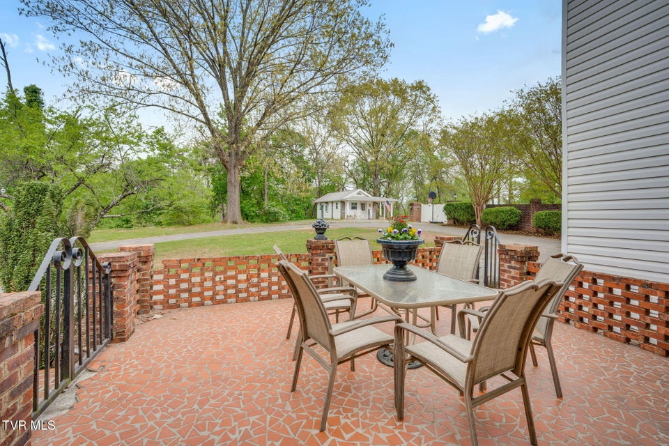 Photo #50: 207 Lynwood Street