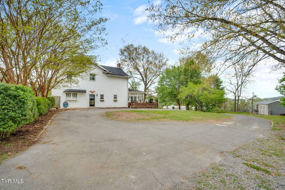 Photo #51: 207 Lynwood Street